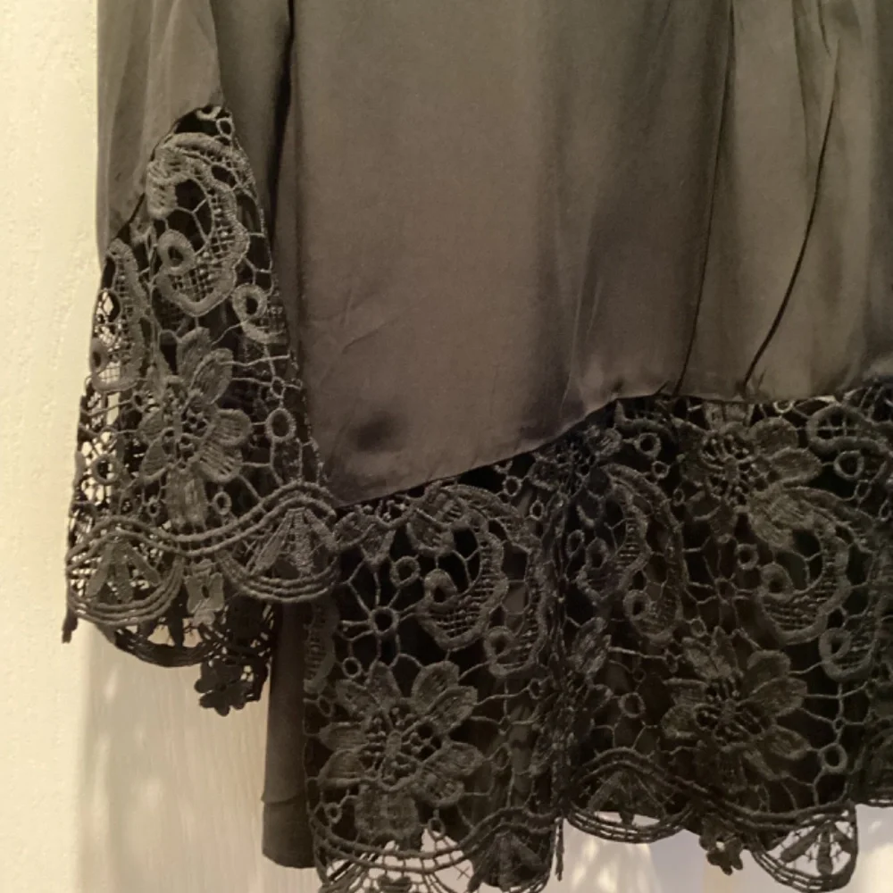 SoTeer V Neck Loose Top Flare Sleeve Lace Splice Blouse - Picture 4 of 8
